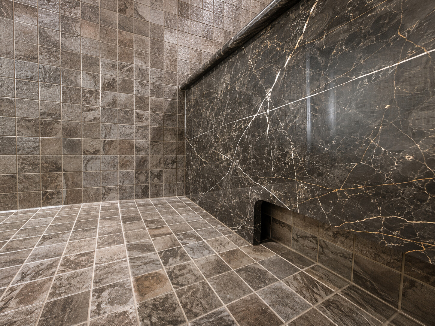 Каменная отделка и лавка в хамаме